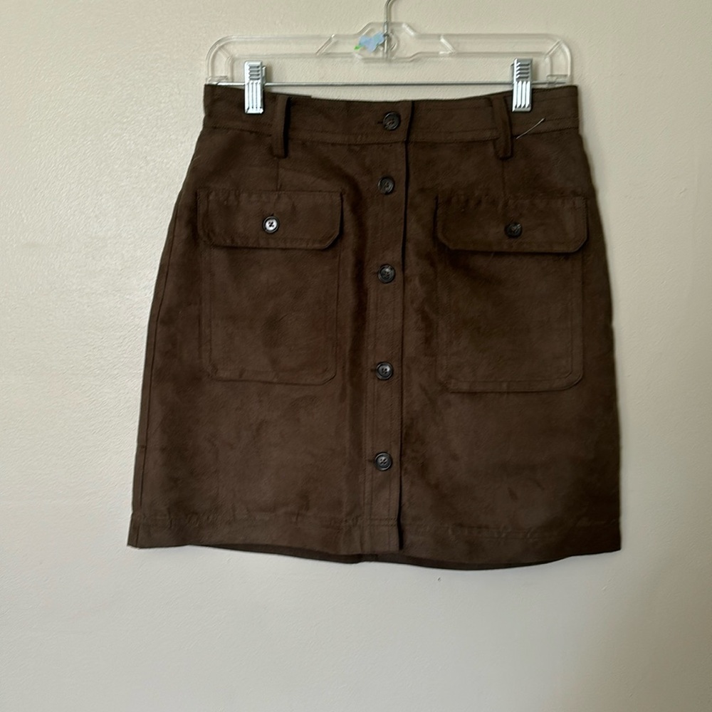 Banana Republic NWT women’s vegan suede skirt size 4 in excellent condition